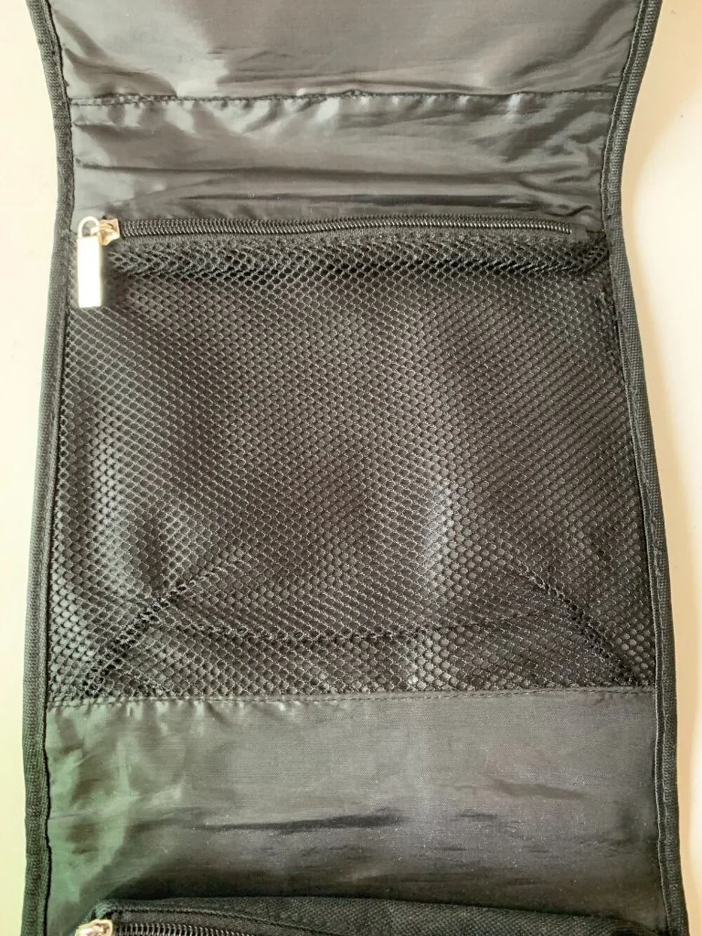 Burberry Fragrances Toiletry Travel Black Hanging Folding Compartment Bag - Picture 6 of 12
